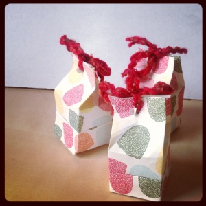 Give them to your friends in little handmade paper boxes!